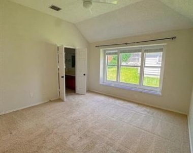 7015 Hillwood Drive - Photo Thumbnail 8