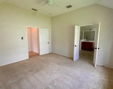 7015 Hillwood Drive - Photo Thumbnail 13