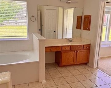 7015 Hillwood Drive - Photo Thumbnail 17