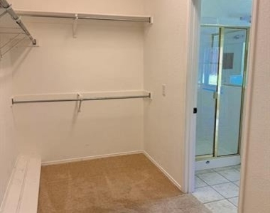 7015 Hillwood Drive - Photo Thumbnail 20