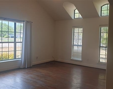 2700 Taft Boulevard - Photo Thumbnail 6