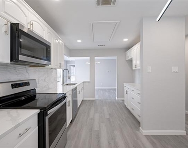 1618 San Francisco Street - Photo Thumbnail 7