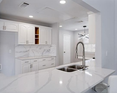 1618 San Francisco Street - Photo Thumbnail 10