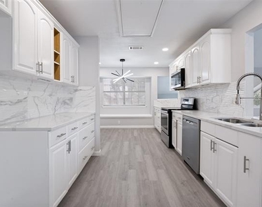 1618 San Francisco Street - Photo Thumbnail 8