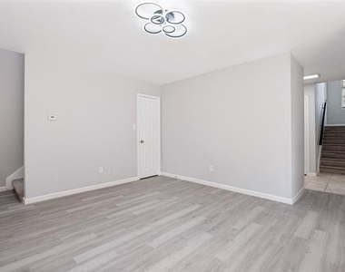 1618 San Francisco Street - Photo Thumbnail 4