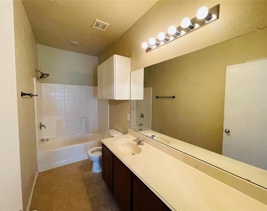 7561 Lazy Spur Boulevard - Photo Thumbnail 9