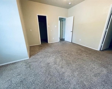 7561 Lazy Spur Boulevard - Photo Thumbnail 8