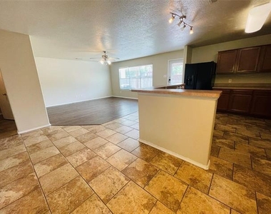 7561 Lazy Spur Boulevard - Photo Thumbnail 2