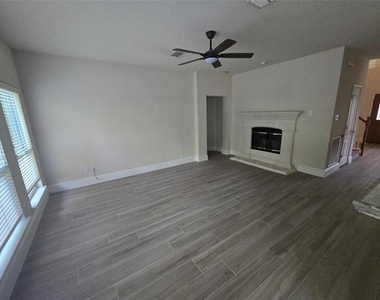8405 Luzerne Drive - Photo Thumbnail 5
