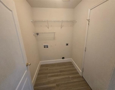 8405 Luzerne Drive - Photo Thumbnail 11