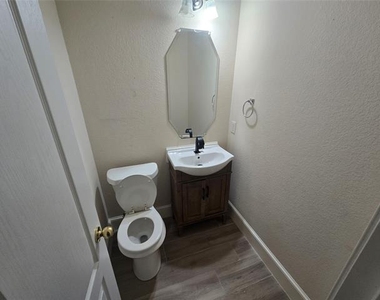 8405 Luzerne Drive - Photo Thumbnail 10