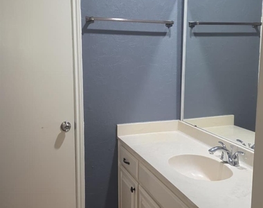 2312 Garden Park Court - Photo Thumbnail 7