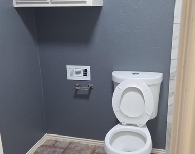2312 Garden Park Court - Photo Thumbnail 6