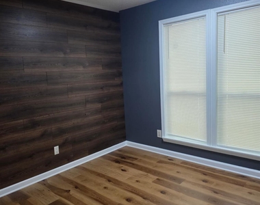 2312 Garden Park Court - Photo Thumbnail 4