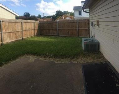 2312 Garden Park Court - Photo Thumbnail 13