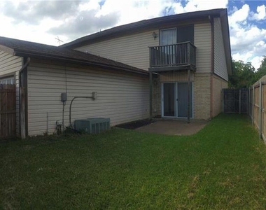 2312 Garden Park Court - Photo Thumbnail 17