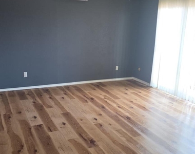 2312 Garden Park Court - Photo Thumbnail 9
