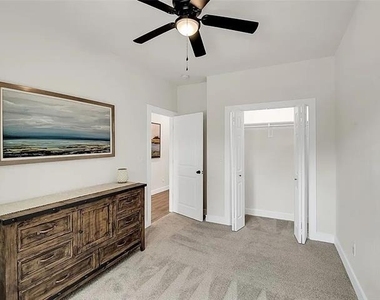 5206 Slate Street - Photo Thumbnail 12