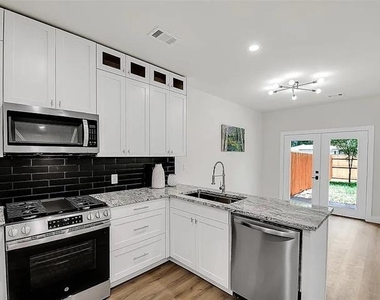 5206 Slate Street - Photo Thumbnail 6