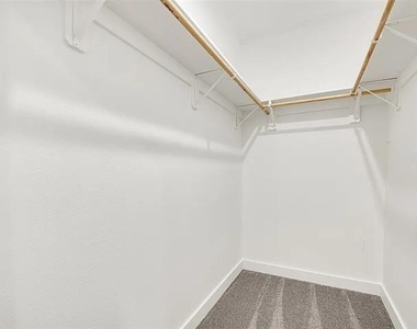 5206 Slate Street - Photo Thumbnail 8