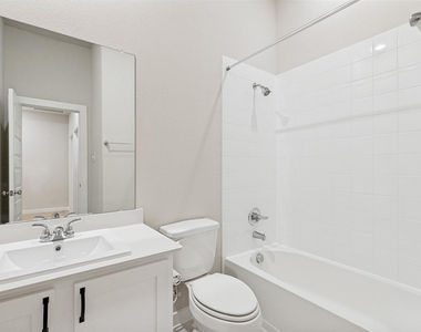 204 Mountain Meadow Lane - Photo Thumbnail 5