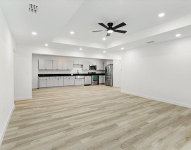 2149 Willow Place - Photo Thumbnail 7
