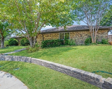 2149 Willow Place - Photo Thumbnail 2