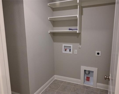 1508 Hamlisch Avenue - Photo Thumbnail 22