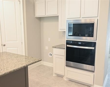 1508 Hamlisch Avenue - Photo Thumbnail 7