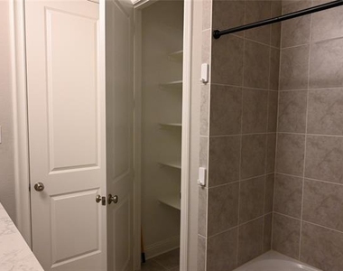 1508 Hamlisch Avenue - Photo Thumbnail 18