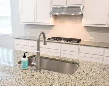 1508 Hamlisch Avenue - Photo Thumbnail 6