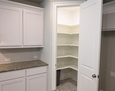 1508 Hamlisch Avenue - Photo Thumbnail 8