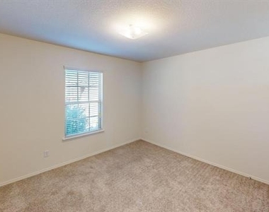 1235 Acmite Avenue - Photo Thumbnail 9