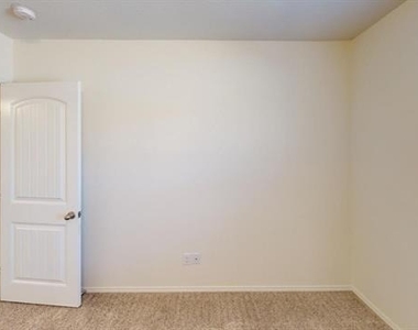 1235 Acmite Avenue - Photo Thumbnail 7