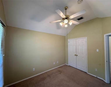 10701 Nashville Drive - Photo Thumbnail 17