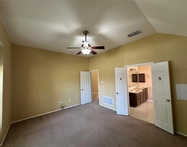 10701 Nashville Drive - Photo Thumbnail 11