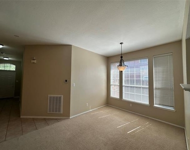 10701 Nashville Drive - Photo Thumbnail 5