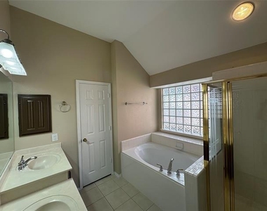 10701 Nashville Drive - Photo Thumbnail 13
