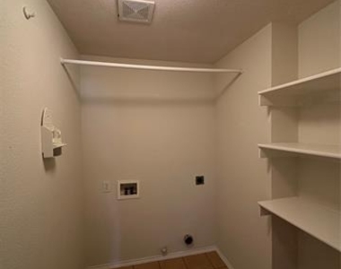 10701 Nashville Drive - Photo Thumbnail 19