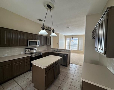 10701 Nashville Drive - Photo Thumbnail 8