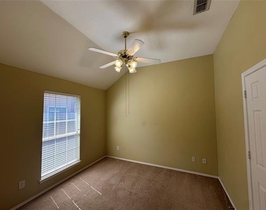10701 Nashville Drive - Photo Thumbnail 14