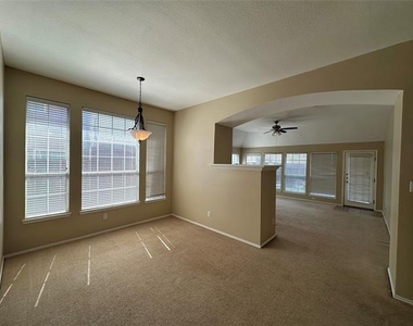 10701 Nashville Drive - Photo Thumbnail 4
