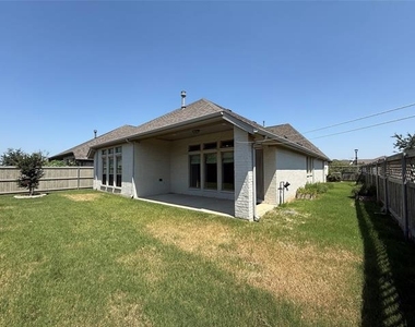 2401 Robin Way - Photo Thumbnail 30
