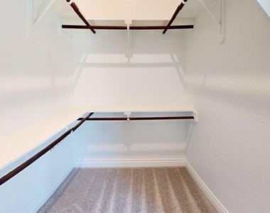 2401 Robin Way - Photo Thumbnail 27