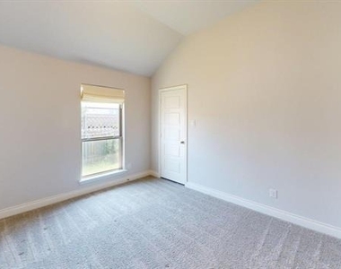 2401 Robin Way - Photo Thumbnail 18