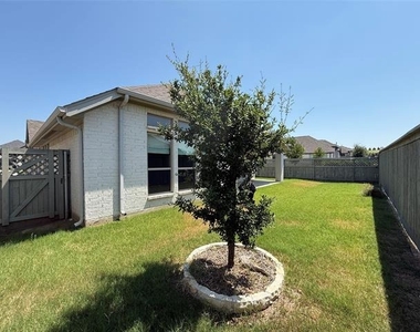2401 Robin Way - Photo Thumbnail 28