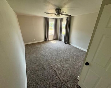 300 W Main Street - Photo Thumbnail 17