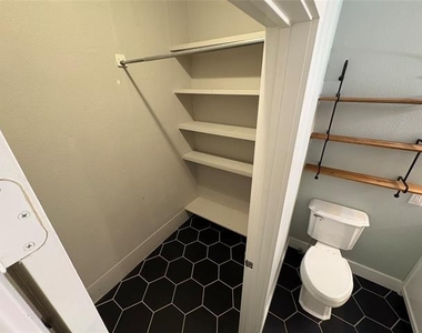 300 W Main Street - Photo Thumbnail 25