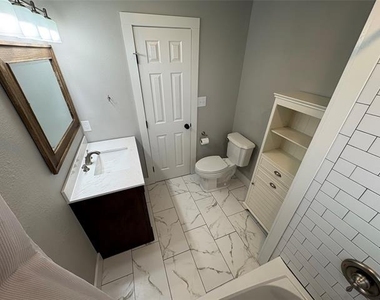 300 W Main Street - Photo Thumbnail 20