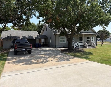 300 W Main Street - Photo Thumbnail 1